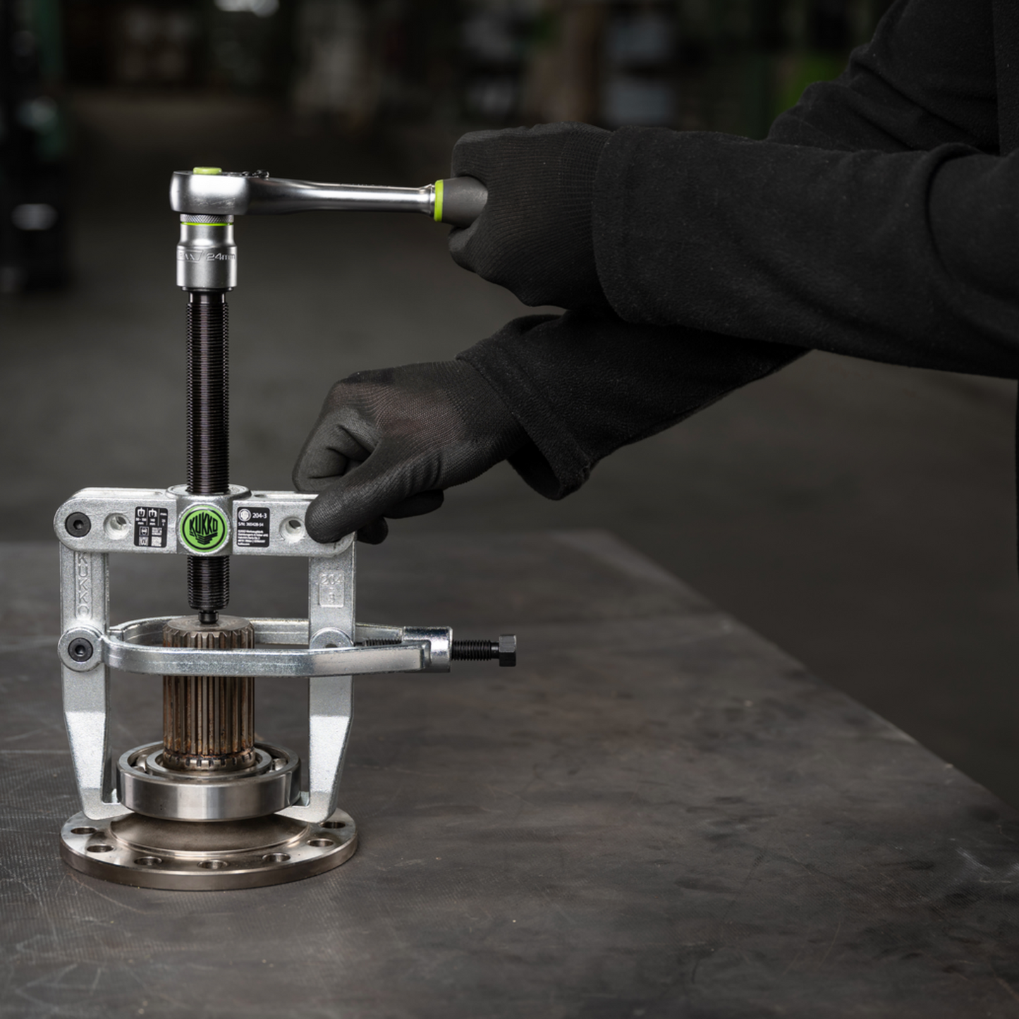 Kukko 204-2 | 2-jaw bearing puller with side clamp, up to 100 mm spread, 100 mm reach