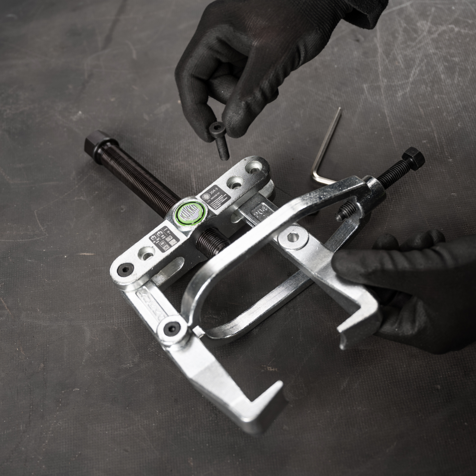 Kukko 204-2 | 2-jaw bearing puller with side clamp, up to 100 mm spread, 100 mm reach