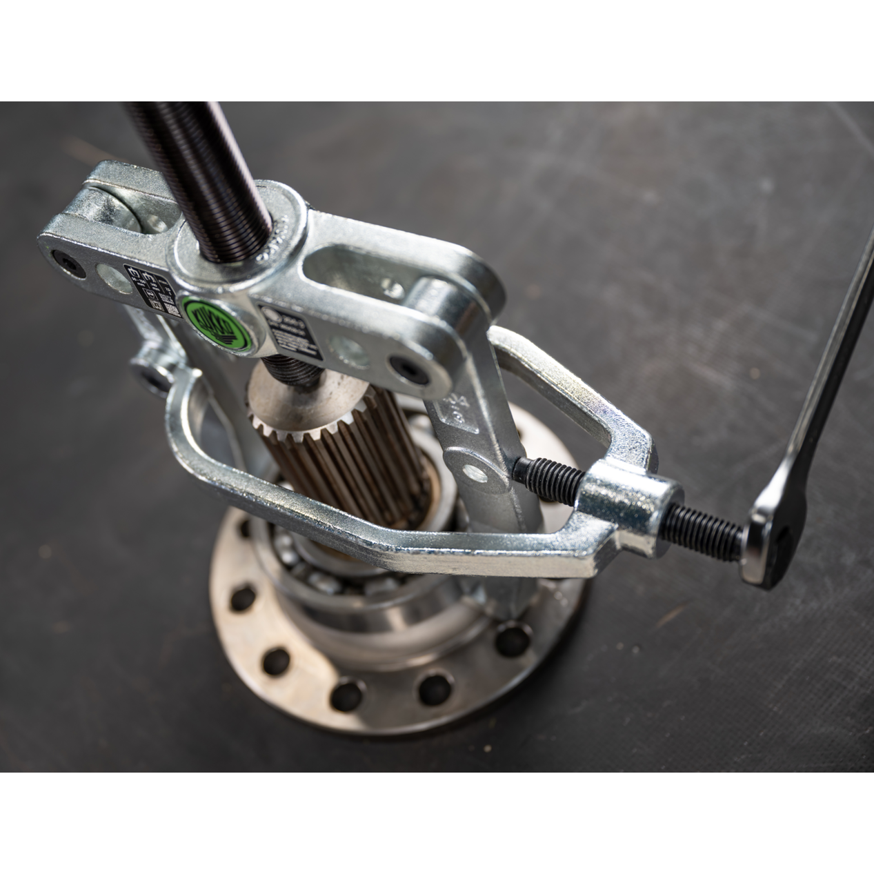 Kukko 204-2 | 2-jaw bearing puller with side clamp, up to 100 mm spread, 100 mm reach