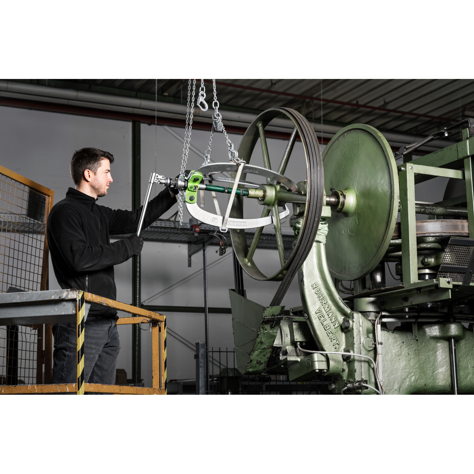 Kukko 45-4 | 3-Jaw Industrial Puller With Force-Amplifying, Self-Centering Jaws, Up To 250 mm Spread, 200 mm Reach